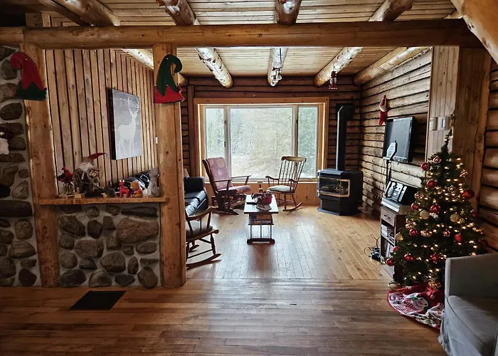 Cozy Log Cottage